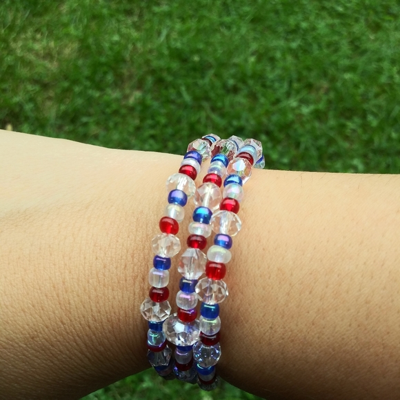 ❤️SOLD❤️Blue Red Glass Beads Bracelet USA Memory Wire Cute America Patriotic - Picture 7 of 9
